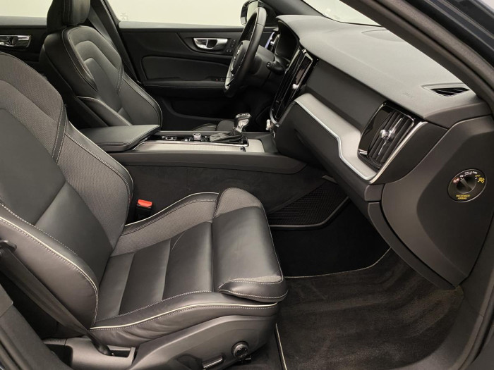 Volvo V60 D4 R-DESIGN AUT REZERVACE 2.0 d