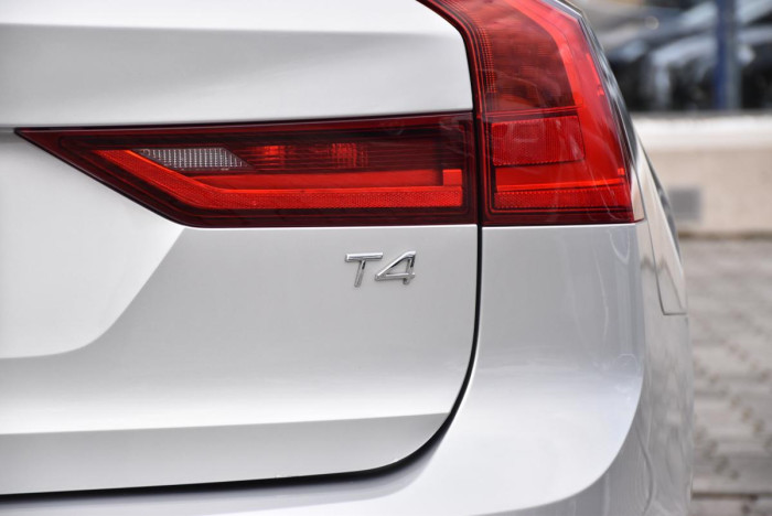 Volvo V90 T4 MOMENTUM REZERVACE 2.0 Momentum