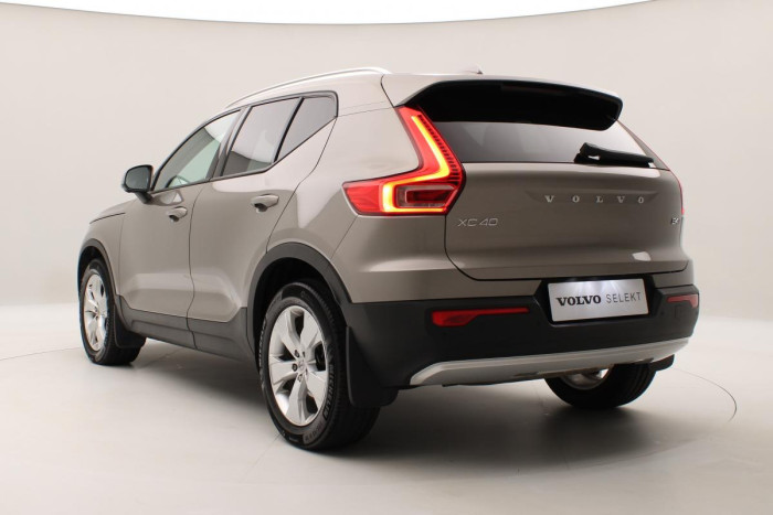 Volvo XC40 B4 AWD MOMENTUM AUT REZERVACE 2.0 Momentum