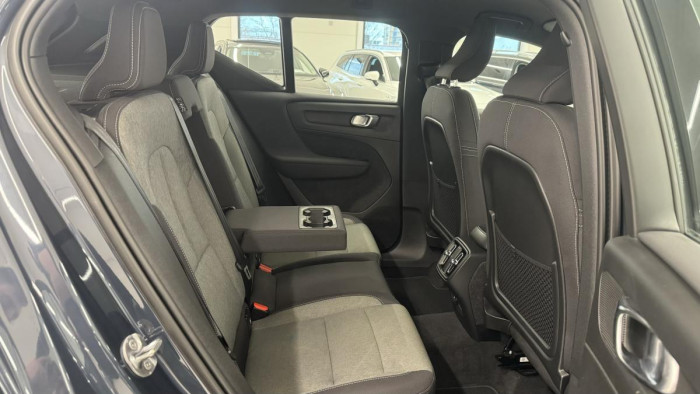 Volvo XC40 B4 MOMENTUM REZERVACE 2.0 Momentum