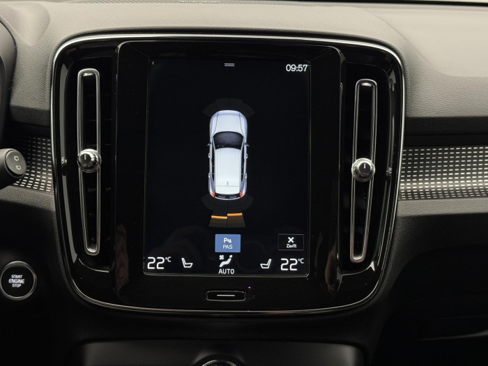 Volvo XC40 D4 AWD R-DESIGN AUT CZ 1. maj 2.0 d