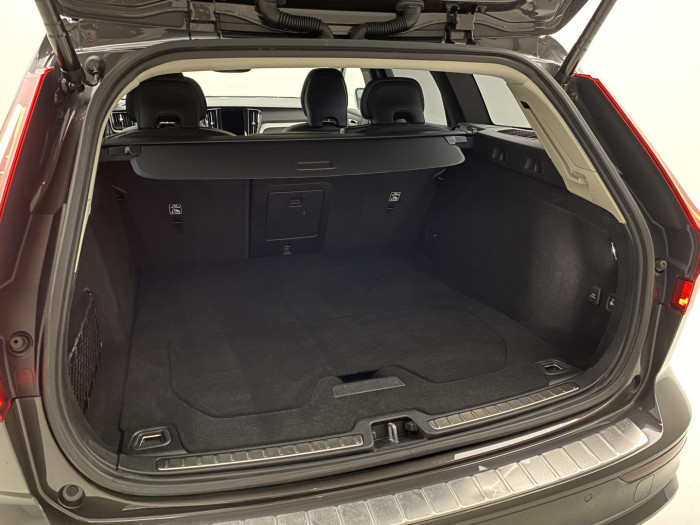 Volvo V60 B4 PLUS DARK AUT 1.maj