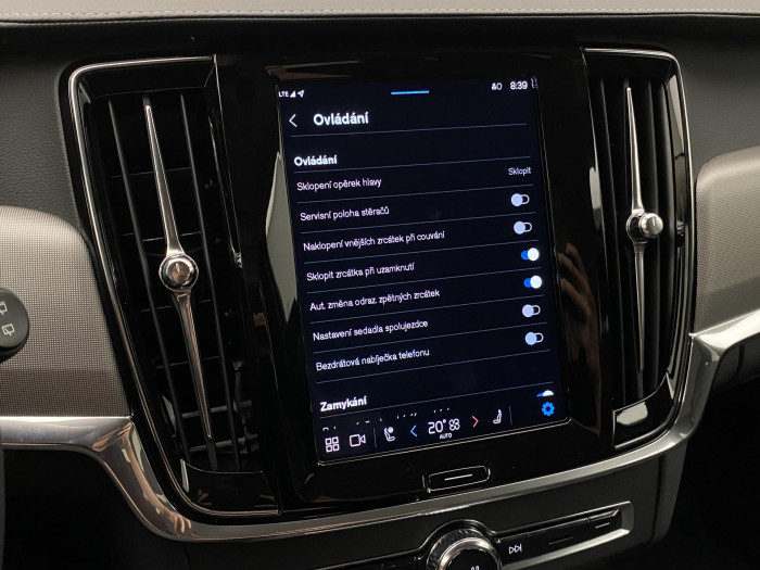 Volvo V90 CC B4 AWD PLUS AUT CZ 1.maj