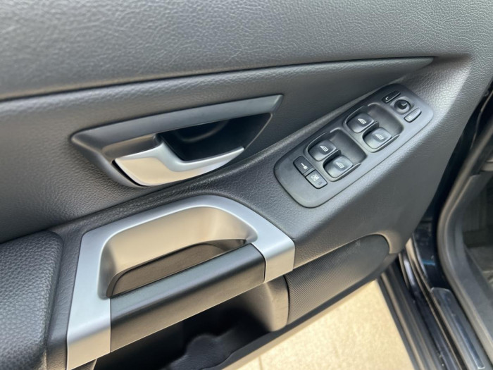 Volvo XC90 D5 AWD SUMMUM 7MÍSTNÁ 2.4 d Summum