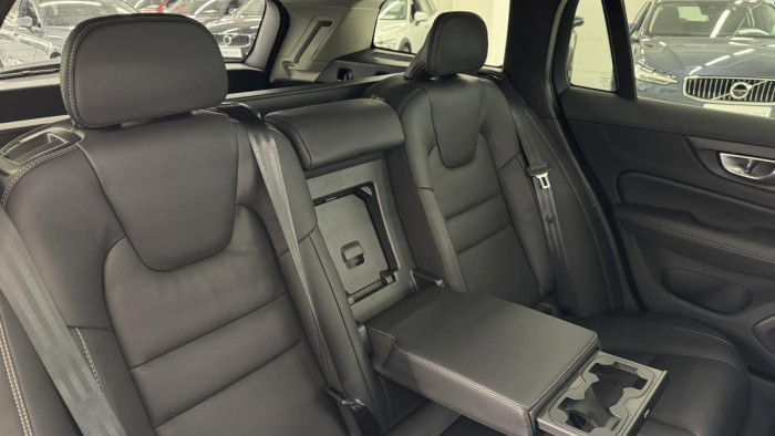 Volvo V60 CROSS COUNTRY B4 AWD REZERVACE