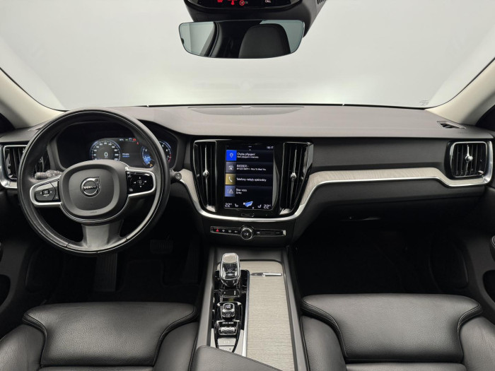 Volvo V60 B4 INSCRIPTION AUT REZERVACE
