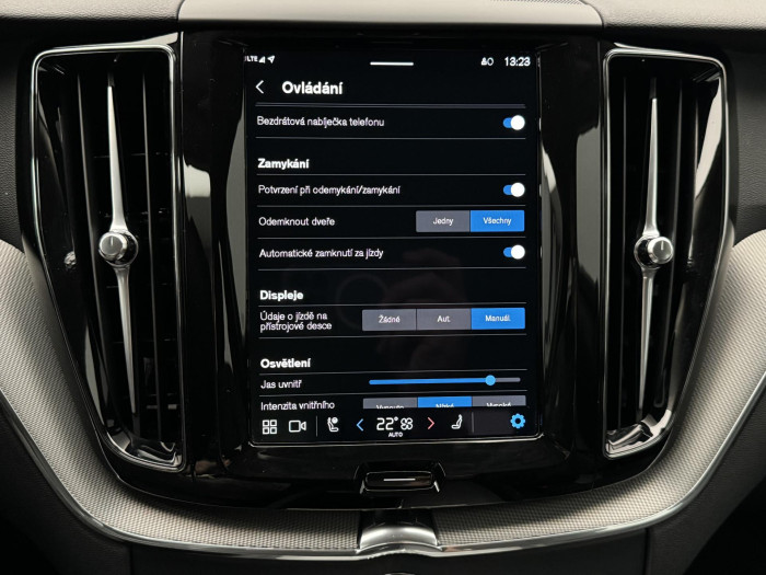 Volvo XC60 B5 AWD PLUS DARK AUT CZ 1.maj.