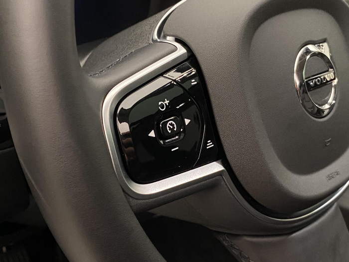 Volvo XC60 B5 AWD ULTRA DARK AUT CZ 1.maj