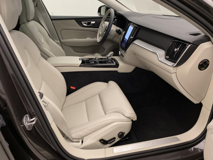 Volvo V60 T8 AWD PLUG-IN BRIGHT ULTRA CZ