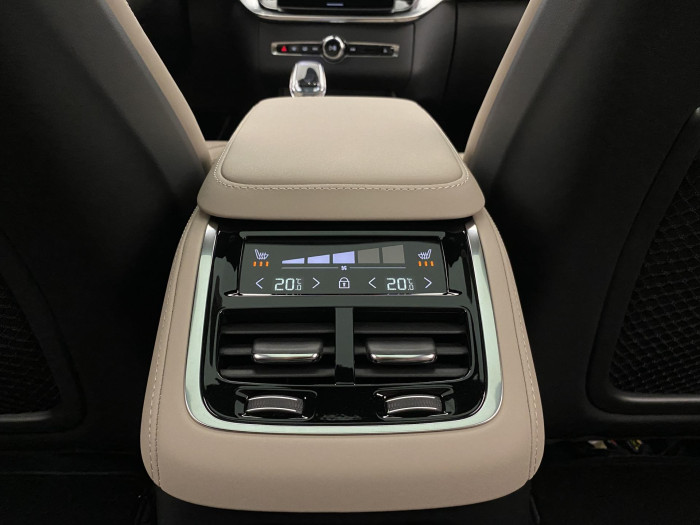 Volvo XC90 T8 AWD RECHARGE DARK ULTRA 7m