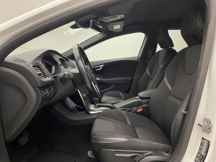 Volvo V40 D2 MOMENTUM AUT REZERVACE 2.0 d Momentum