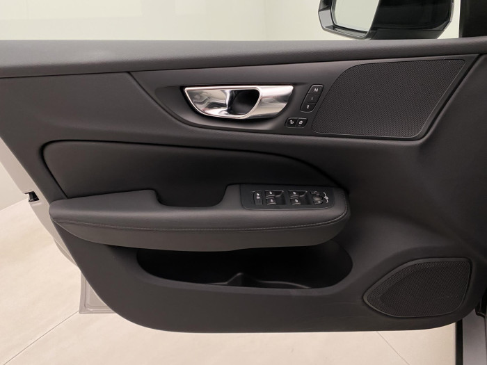 Volvo V60 B4 PLUS DARK AUT 1.maj