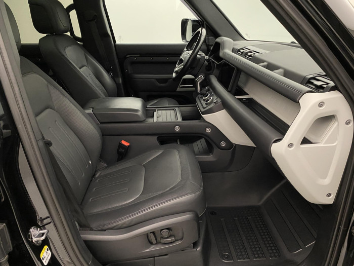 Land Rover Defender 110 P400 HSE AWD REZERVACE