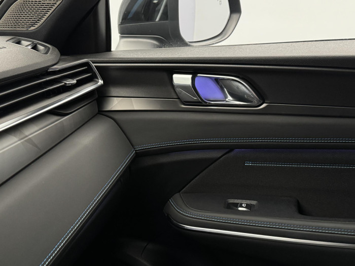 Lynk & Co 01 PHEV DCT AUT 1.maj