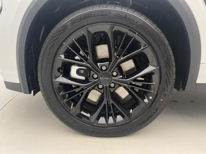 Lynk & Co 01 01 MORE PHEV DEMO