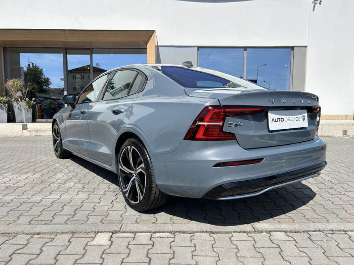 Volvo S60 T8 AWD RECHARGE DARK ULTIMATE