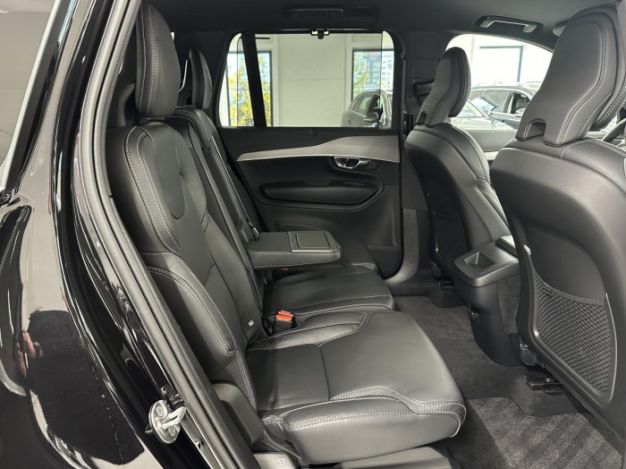 Volvo XC90 B5 AWD R-DESIGN AUT REZERVACE