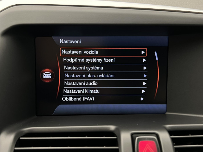 Volvo XC60 D3 AWD MOMENTUM AUT CZ 2.4 d Momentum