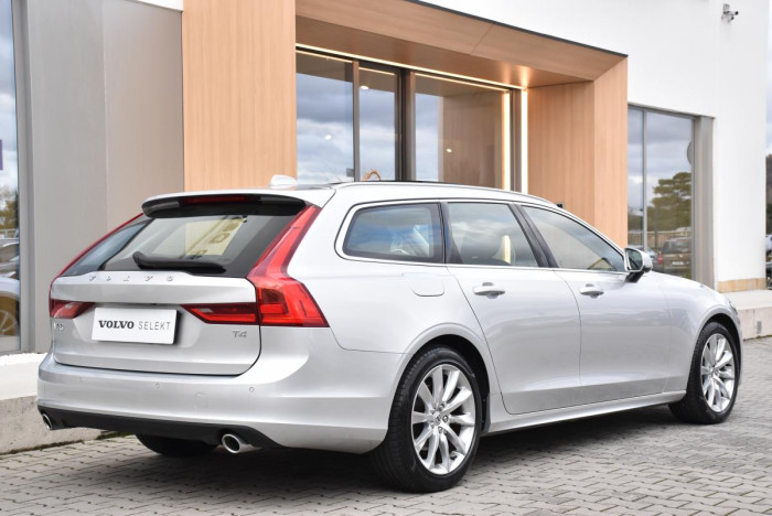 Volvo V90 T4 MOMENTUM REZERVACE 2.0 Momentum