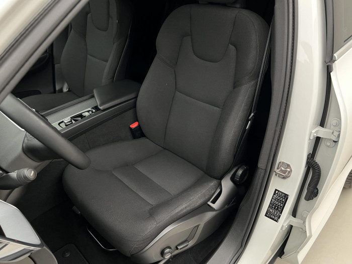 Volvo XC60 B4 AWD MOMENTUM PRO AUT CZ 2.0 Momentum