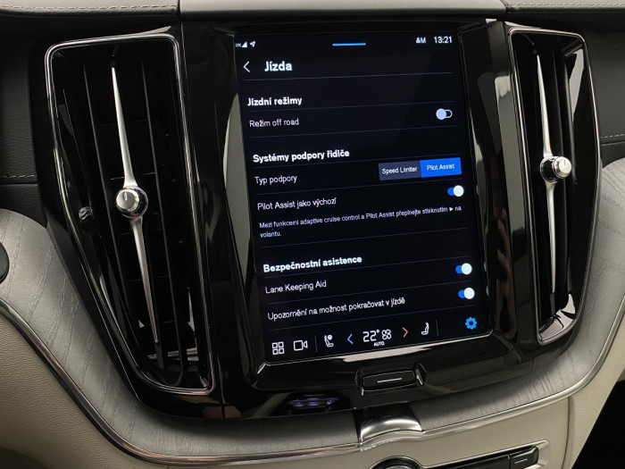 Volvo XC60 B4 AWD ULTIMATE AUT REZERVACE