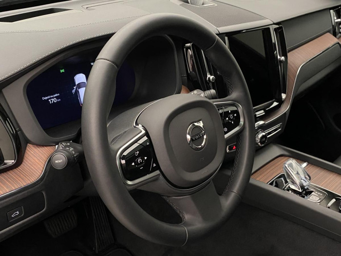 Volvo XC60 B5 AWD ULTIMATE DARK AUT CZ
