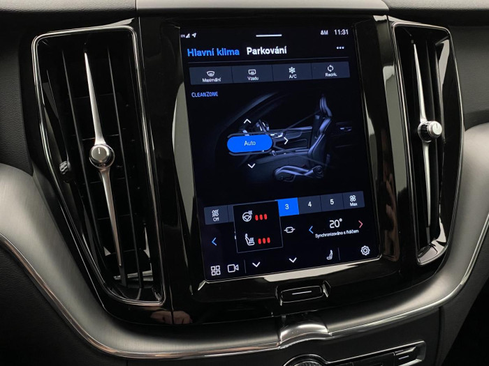 Volvo XC60 B4 MOMENTUM AUT REZERVACE 2.0 Momentum