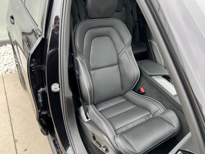 Volvo XC90 B5 AWD ULT. DARK 7MÍSTNÁ Aut