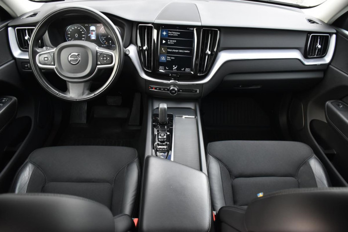 Volvo XC60 B5 AWD MOMENTUM REZERVACE 2.0 Momentum