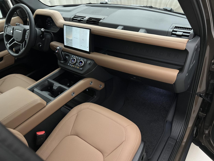 Land Rover Defender 110 D300 X-DYN. HSE REZERVACE 3.0 d