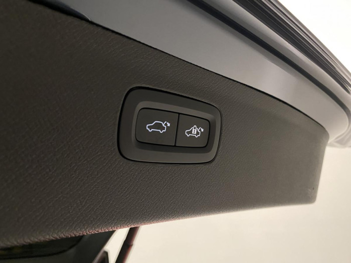 Volvo XC90 T8 AWD BRIGHT ULT REZERVACE