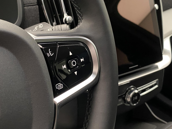 Volvo XC90 T8 AWD RECHARGE CORE AUT CZ 7m