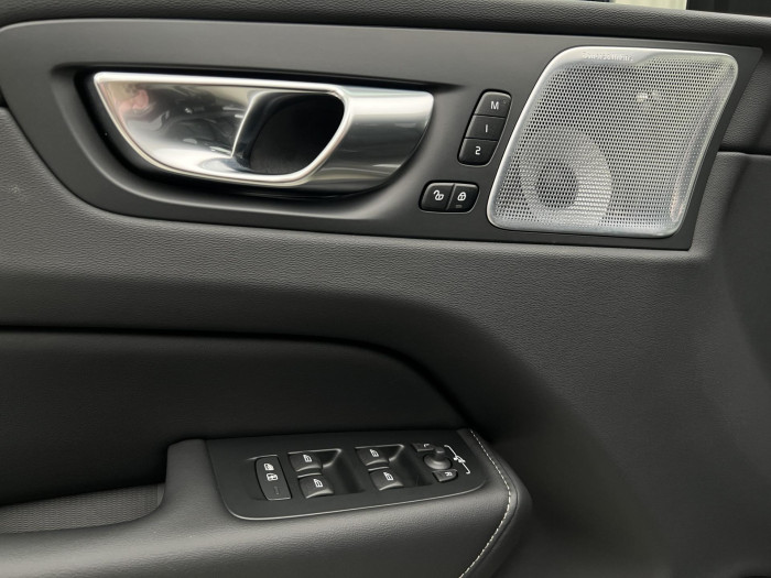 Volvo XC60 B5 AWD ULTRA BLACK REZERVACE