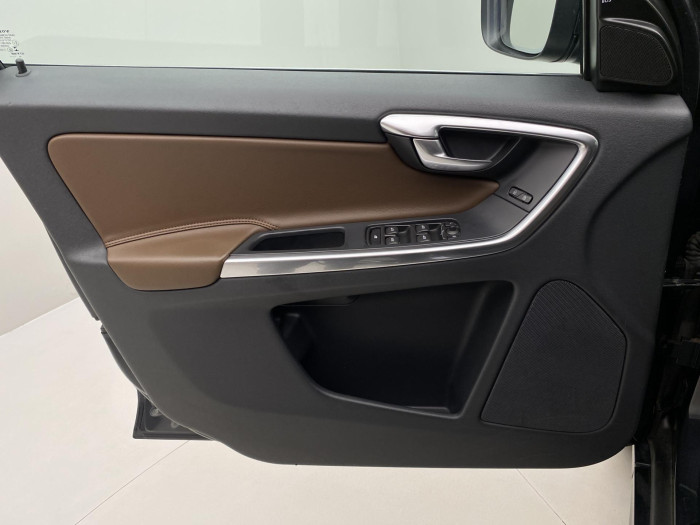 Volvo XC60 D5 AWD SUMMUM AUT CZ 2.4 d Summum