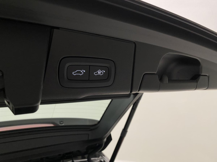 Volvo XC60 B4 CORE AUT REZERVACE