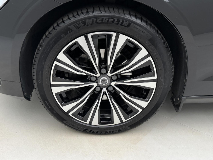Volvo V60 B4 MOMENTUM POLESTAR REZERVACE 2.0 Momentum