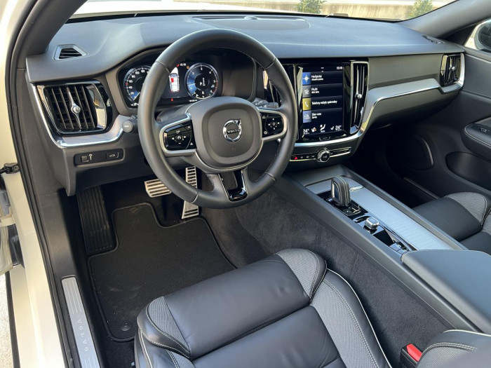 Volvo V60 B4 R-DESIGN Aut 1.maj.