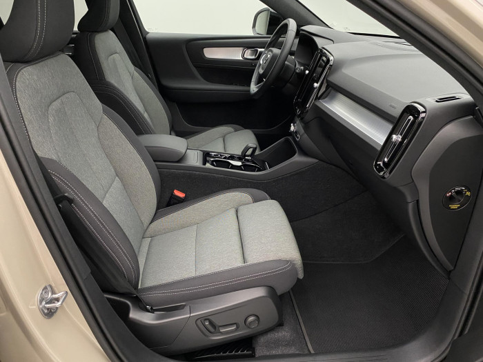 Volvo XC40 B3 PLUS DARK AUT CZ 1.maj