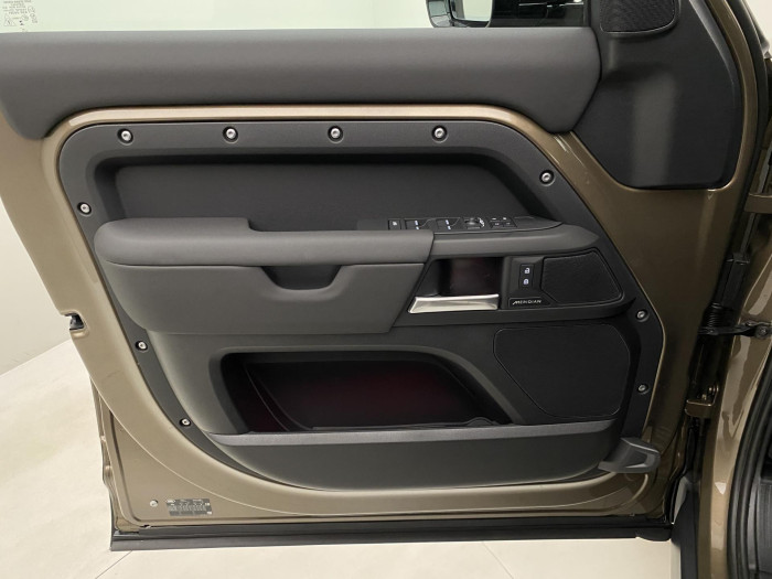 Land Rover Defender 110 D300 X-DYNAMIC SE AWD AUT 3.0 d Dynamic SE