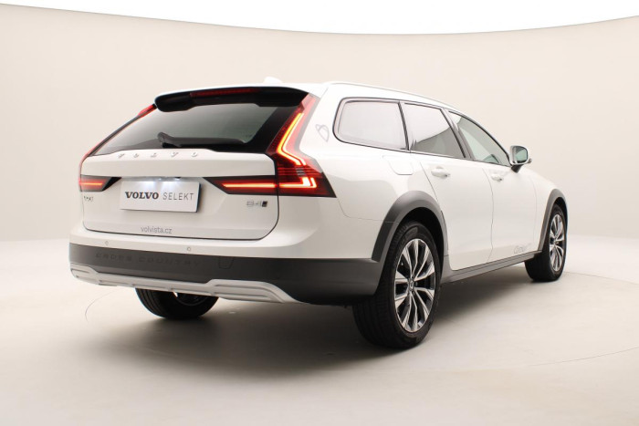 Volvo V90 CC B4 AWD PLUS AUT CZ 1.maj