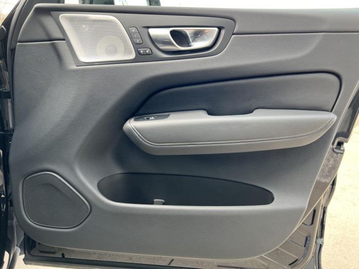 Volvo XC60 B5 AWD ULTIMATE DARK Aut CZ