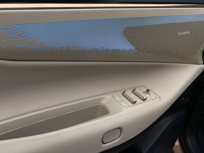 Lynk & Co 08 MORE PHEV