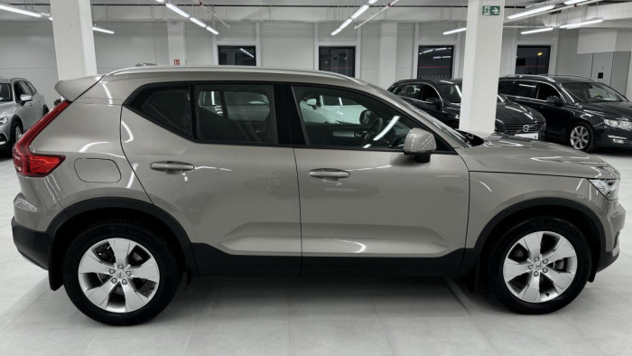 Volvo XC40 B4 MOMENTUM REZERVACE 2.0 Momentum