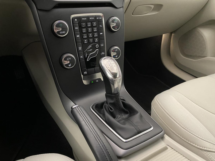 Volvo V40 D3 NAVIGACE AUT REZERVACE 2.0 d