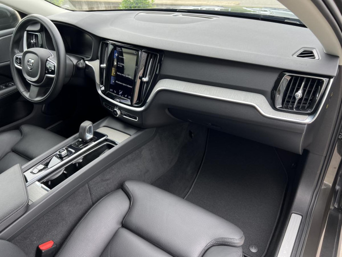 Volvo V60 CROSS COUNTRY B4 AWD Aut 1.maj