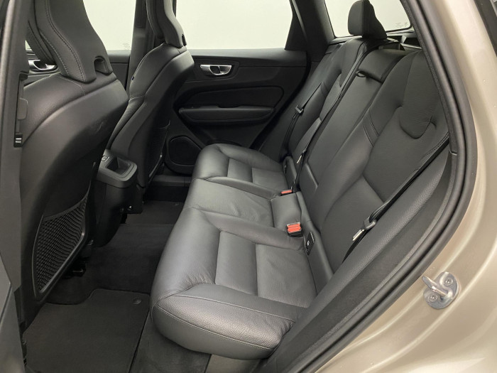 Volvo XC60 B4 AWD PLUS DARK AUT CZ