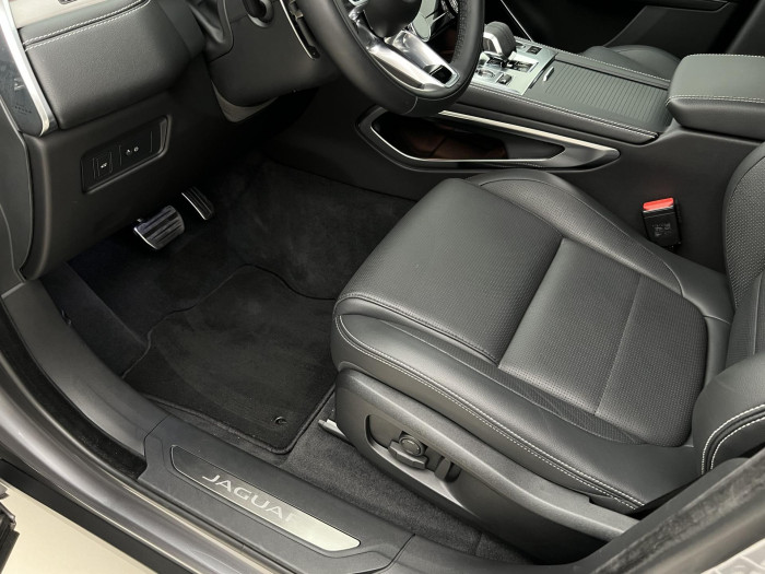 Jaguar F-Pace D300 R-DYNAMIC SE AWD AUT 3.0 d Dynamic SE