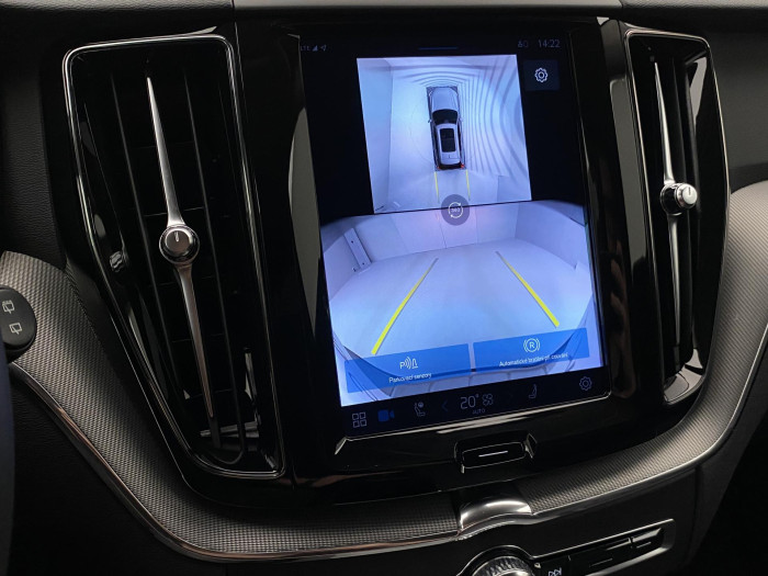 Volvo XC60 B4 AWD PLUS DARK REZERVACE