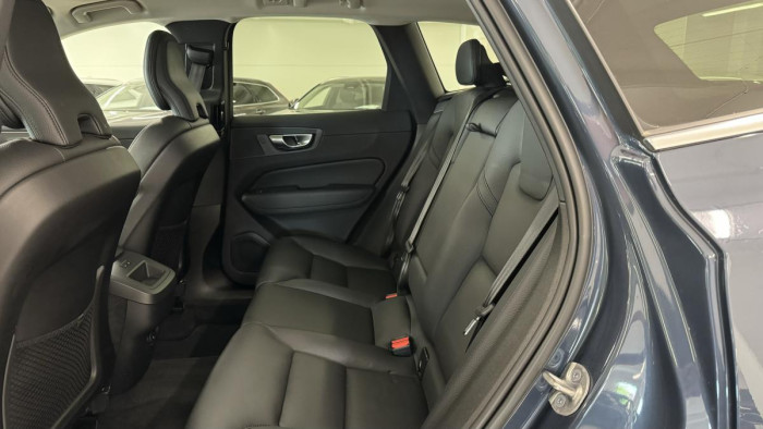 Volvo XC60 B4 CORE AUT REZERVACE