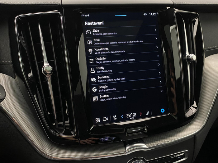 Volvo XC60 B5 AWD R-DESIGN AUT